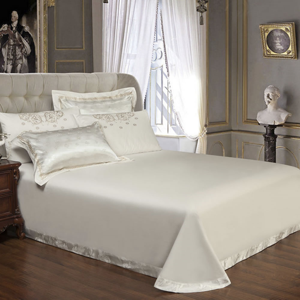 Luxury Bedding Set: image 9