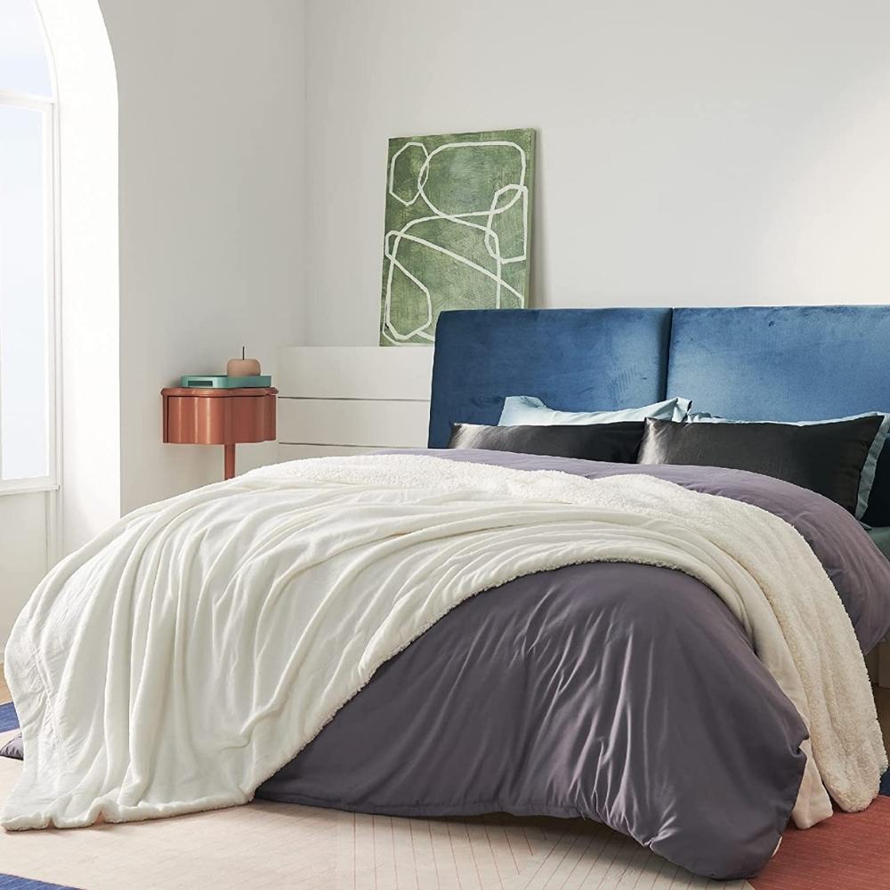 Fluffy Blanket: image 3